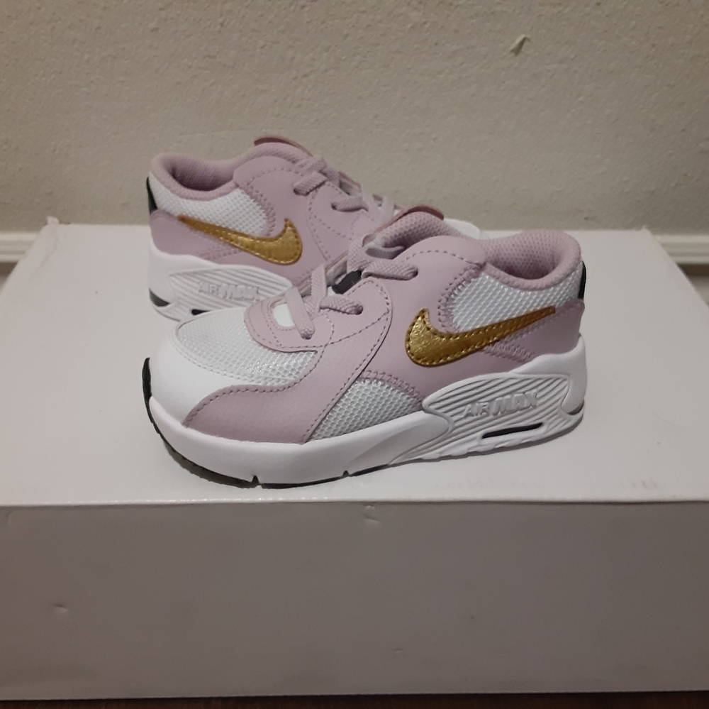 Nike - Picture 1 of 4